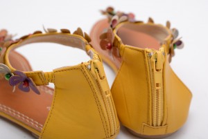 【公式】レディース靴の通販 shop kilakila（キラキラ）本店ブログ　フラワーモチーフのローヒールサンダル