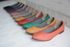 【公式】レディース靴の通販 shop kilakila（キラキラ）本店ブログ　とんがりつま先のアーモンドトゥぺたんこパンプス