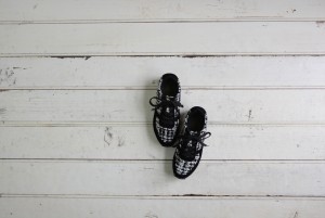 【公式】レディース靴の通販 shop kilakila（キラキラ）本店　スエード調ローヒールスニーカー