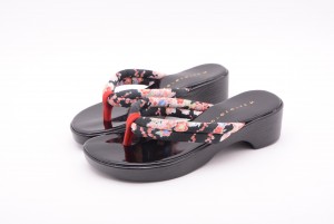 【公式】レディース靴の通販 shop kilakila（キラキラ）本店　日本製(国産)●下駄風和柄サンダル♪